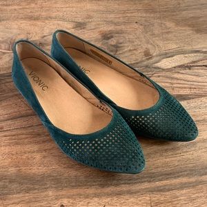 Vionic Posey Flats Suede Green gorgeous! Size 6 - gently worn